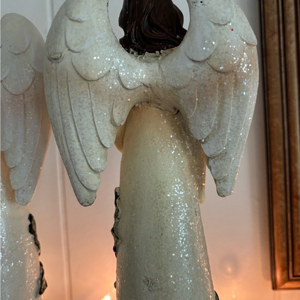 LOT of 3 Cream Angel Figurines with Holly Details - Picture 10 of 14